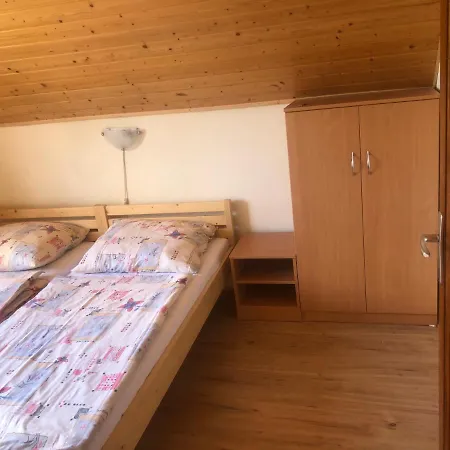 Zalakarosi Egerfa Nyaralohaz Foeldszinti Es Emeleti