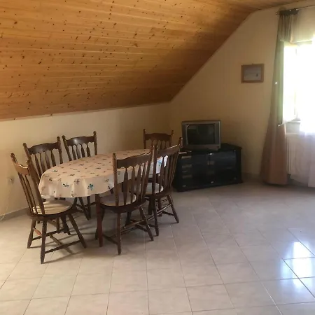 Apartment Zalakarosi Egerfa Nyaralohaz Foeldszinti Es Emeleti *