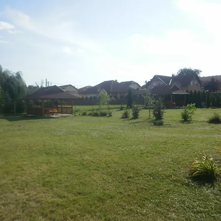 Zalakarosi Egerfa Nyaralohaz Foeldszinti Es Emeleti