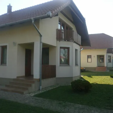 Appartement Zalakarosi Egerfa Nyaralohaz Foeldszinti Es Emeleti *