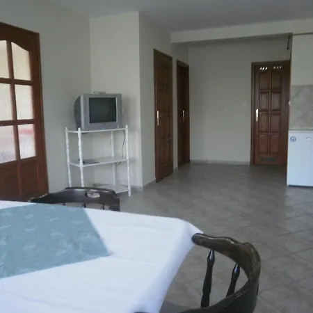 Apartment Zalakarosi Egerfa Nyaralohaz Foeldszinti Es Emeleti *