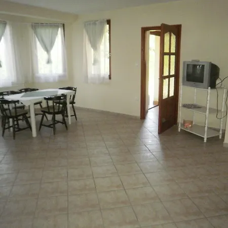 Appartement Zalakarosi Egerfa Nyaralohaz Foeldszinti Es Emeleti *