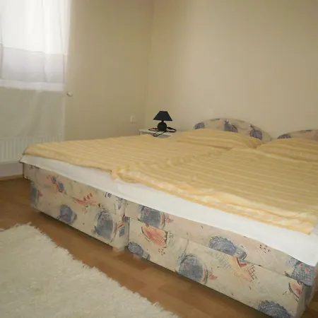 Zalakarosi Egerfa Nyaralohaz Foeldszinti Es Emeleti