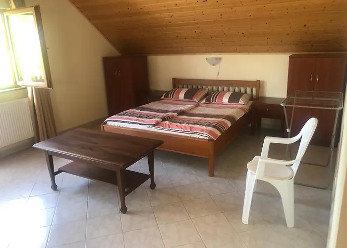 Apartment Zalakarosi Egerfa Nyaralohaz Foeldszinti Es Emeleti