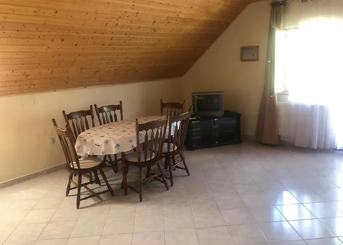 Lägenhet Zalakarosi Egerfa Nyaralohaz Foeldszinti Es Emeleti *