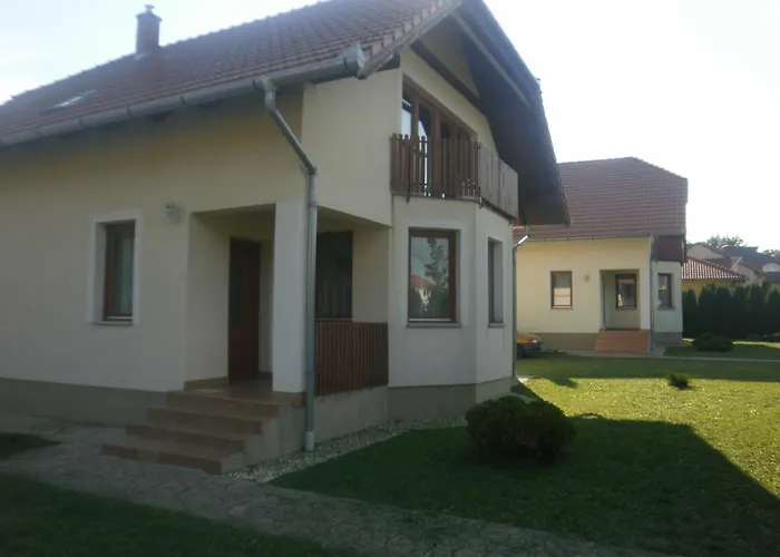 Lägenhet Zalakarosi Egerfa Nyaralohaz Foeldszinti Es Emeleti *