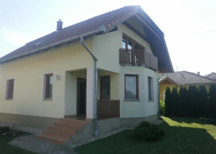 Lägenhet Zalakarosi Egerfa Nyaralohaz Foeldszinti Es Emeleti