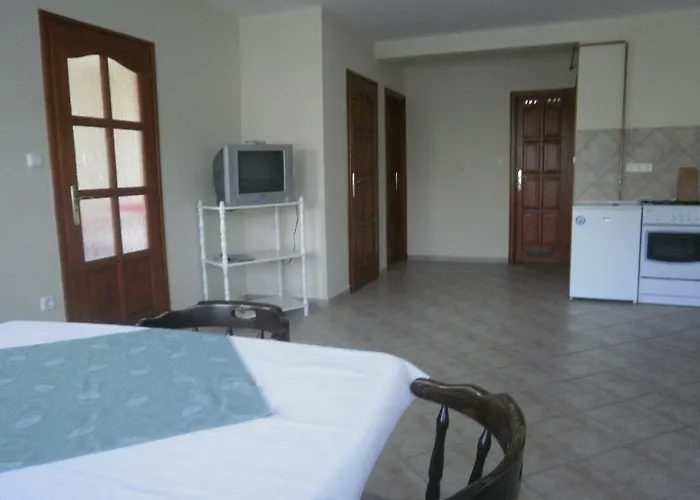 Lägenhet Zalakarosi Egerfa Nyaralohaz Foeldszinti Es Emeleti *