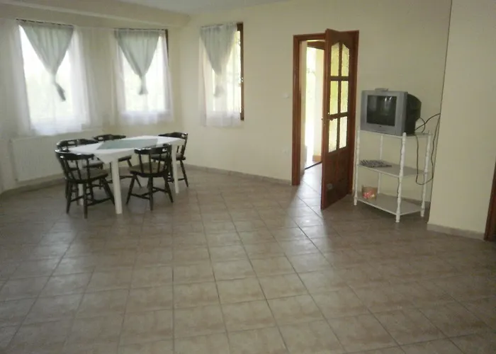 Lägenhet Zalakarosi Egerfa Nyaralohaz Foeldszinti Es Emeleti *