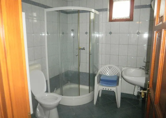 Zalakarosi Egerfa Nyaralohaz Foeldszinti Es Emeleti